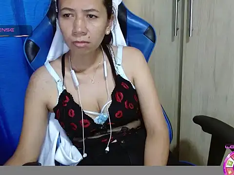 Danielagomez33 online show from March 11, 1:36 pm