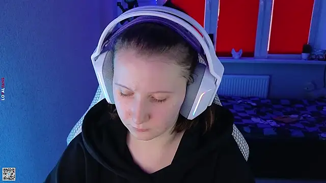 mon lola online show from October 9, 1:59 pm