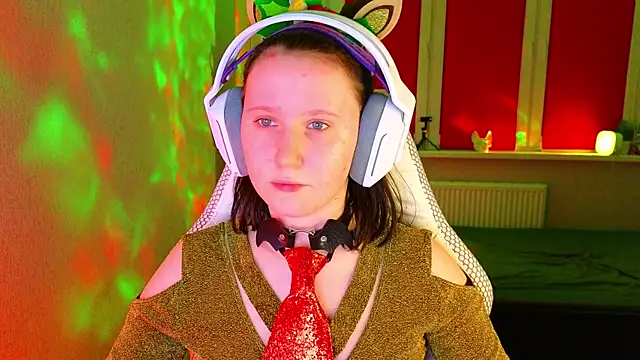 mon lola online show from December 15, 4:56 pm