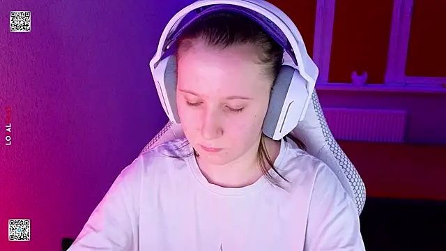 mon lola online show from March 13, 5:14 pm