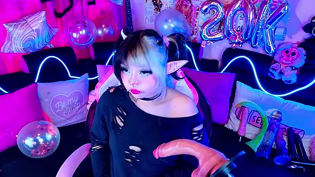 LaytonBox online show from September 11, 3:45 pm