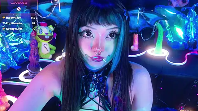 LaytonBox online show from March 19, 3:16 pm