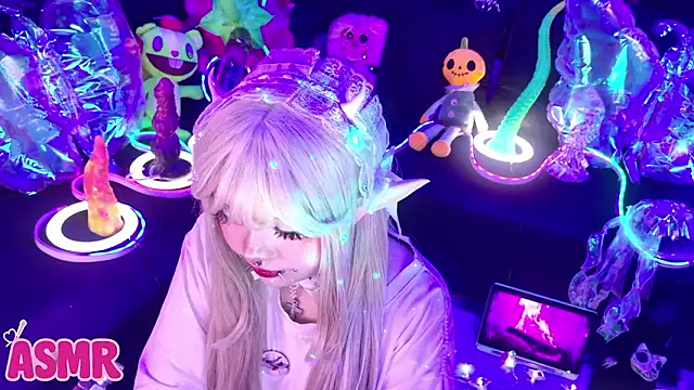 LaytonBox online show from February 3, 1:49 pm