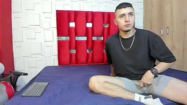 GloryHoleCol online show from December 16, 8:04 pm