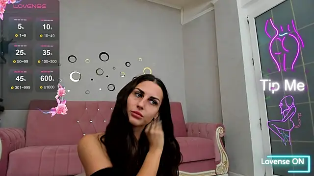 BelovedKhloee online show from October 1, 7:30 pm