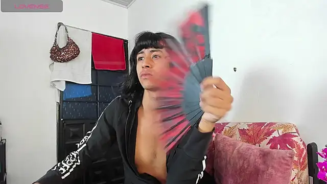 Naicollsxxx online show from February 17, 2:16 pm