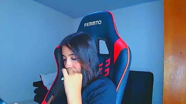 Rousse violett online show from December 1, 9:06 pm