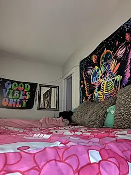 nikkikittyx3 online show from December 3, 7:44 am