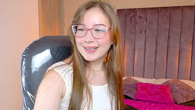 Dahlia Rousse online show from June 2, 4:35 am