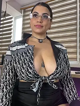 AlynAllen online show from April 19, 6:10 pm