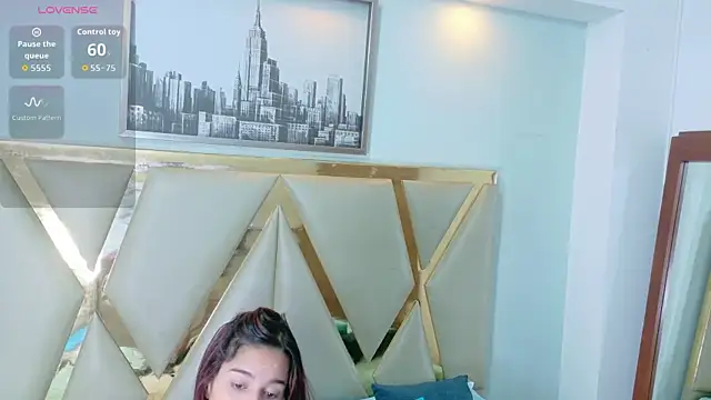 hot-littlechill online show from October 17, 8:12 pm