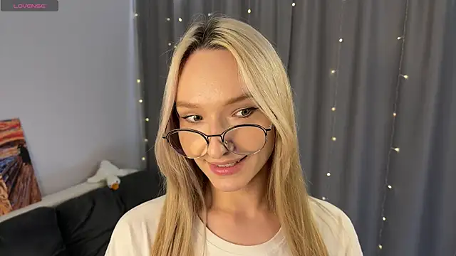 dontouchmyass online show from January 18, 5:20 pm