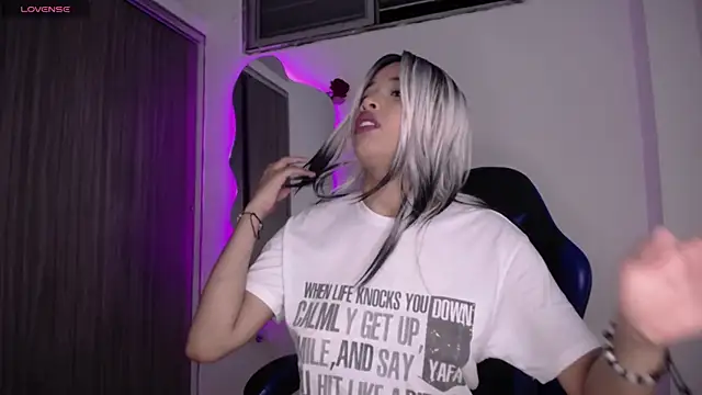 BrigitteRoy  online show from December 2, 2:46 am