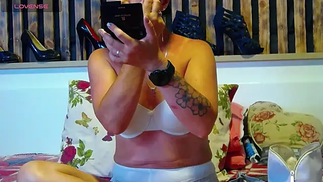 Tory Lovi online show from June 28, 9:49 am