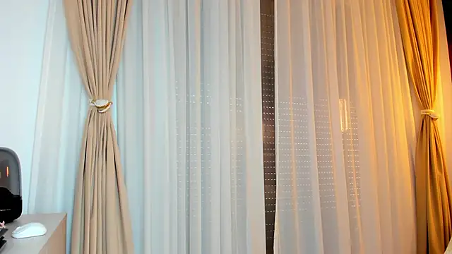 Saradiamond1 online show from March 5, 9:05 am