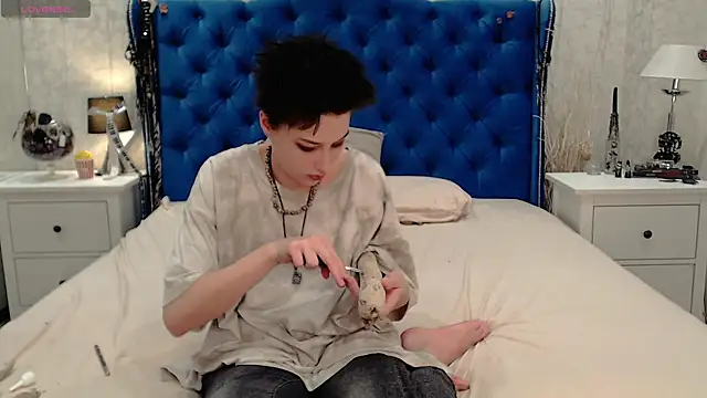 via mayer  online show from April 16, 9:39 pm