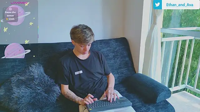 ethan and ava online show from October 25, 1:08 pm