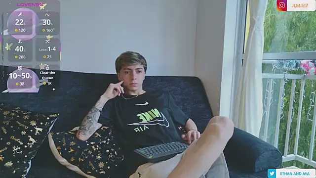 ethan and ava online show from December 4, 1:24 pm