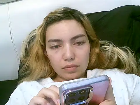 VittoriaTaylor online show from October 17, 7:06 pm