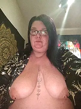 diosacurvy1984 online show from February 27, 8:47 am