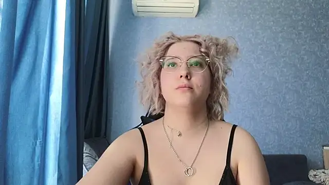 HotBrandyX online show from April 11, 7:45 am