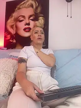 viktoria davis  online show from June 5, 9:32 pm