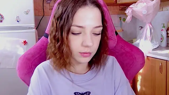 PamBeesly online show from February 19, 9:31 am