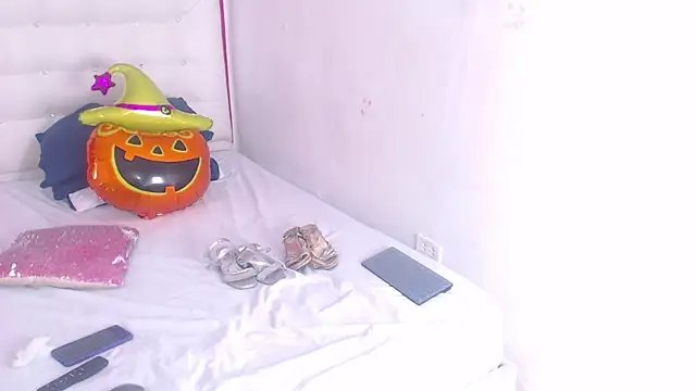 tinyy whore18 online show from October 28, 3:40 pm