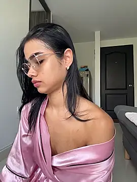 Bella Smiith  online show from February 14, 2:41 pm