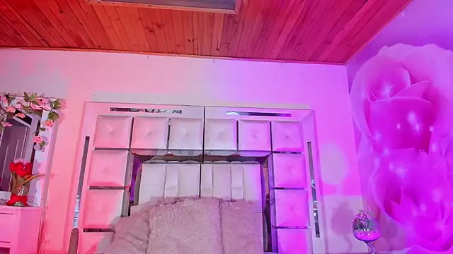 emili clark online show from February 15, 4:59 am