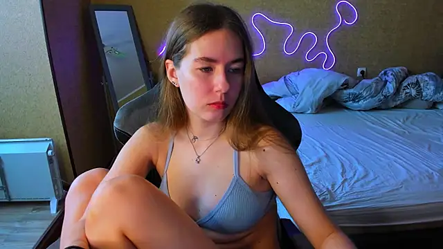 EmilyPaw online show from May 5, 11:24 am