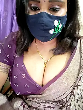 Queenflowerr online show from March 18, 11:15 am