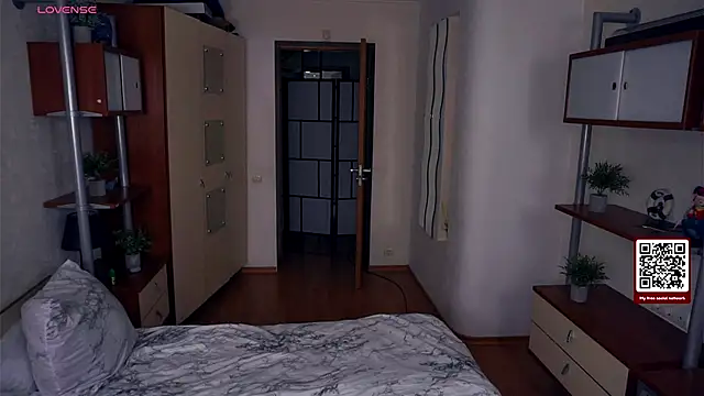 LynetHakes online show from November 22, 4:26 am