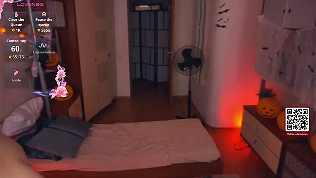 LynetHakes online show from October 21, 4:38 am