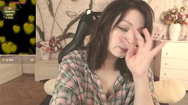 BritneyBarker online show from October 5, 2:05 am