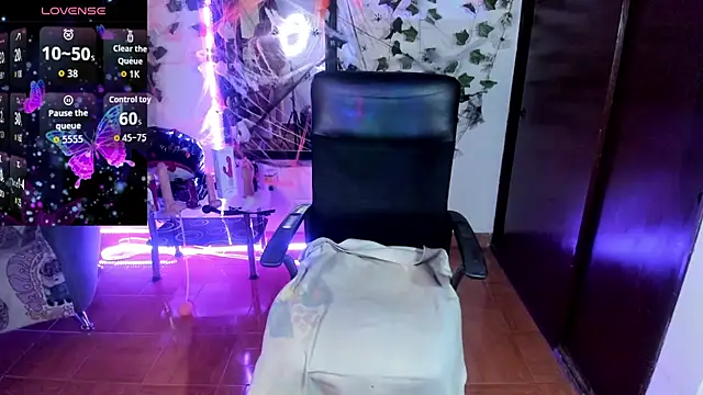 saray  jones online show from October 18, 7:59 pm