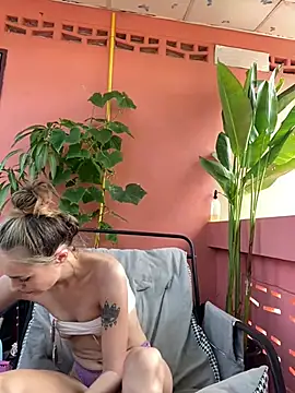 White Lu online show from April 23, 2:52 am