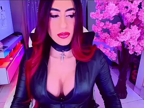 latexgoddes online show from November 7, 5:35 am