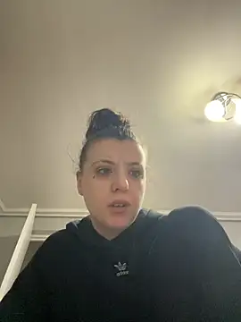 bunnythetailor online show from February 15, 9:03 pm