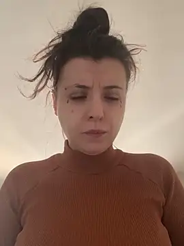 bunnythetailor online show from December 16, 1:06 pm