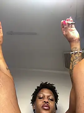 Boneca25 online show from April 1, 1:41 pm