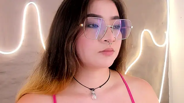 Shanntal  online show from March 4, 7:42 pm