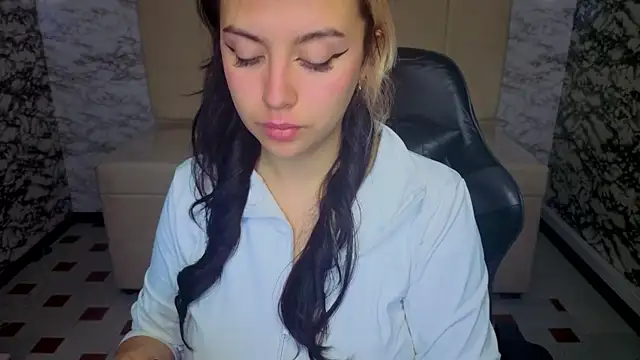 Hela v online show from April 9, 1:05 pm