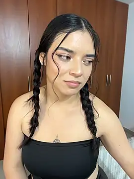 eileensophi online show from March 27, 4:58 am