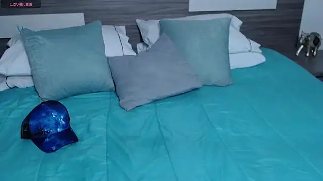 Liiamthompson online show from February 11, 10:17 am