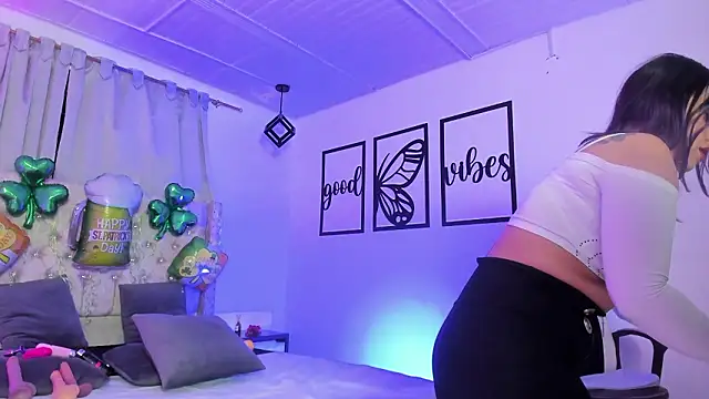 nicolee millerr online show from March 15, 2:52 pm