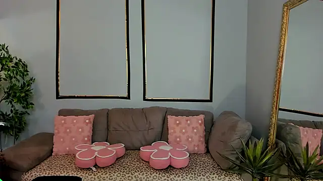 Anya-Ray online show from March 26, 2:41 pm