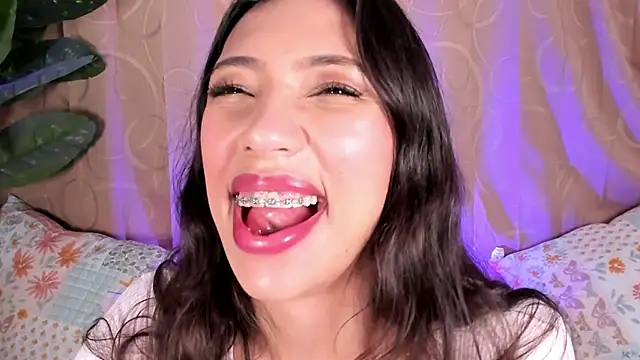 Miss veronicaa2 online show from June 13, 1:52 pm