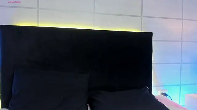 mac-sara online show from October 3, 8:36 pm