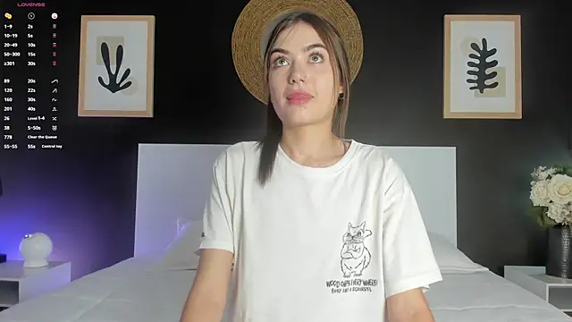 AlannaRussell  online show from October 22, 8:03 pm